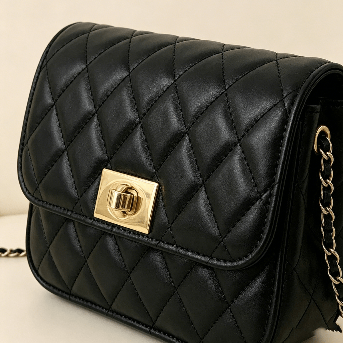 Chain Crossbody Quilted - Quilted Black PU Leather Crossbody Bag
