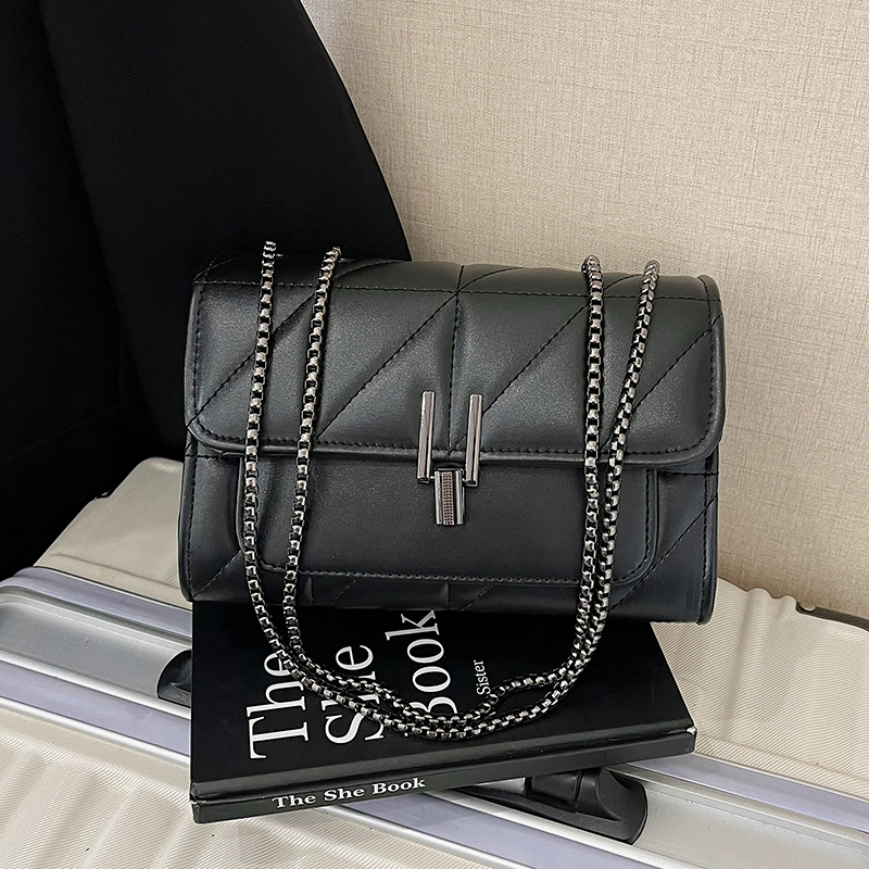 Chain Crossbody Quilted - Luxury Fashionable Women Crossbody Bag Solid